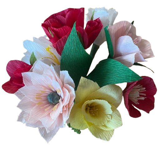 Vol boeketje van crêpepapier met rode, roze en gele bloemen