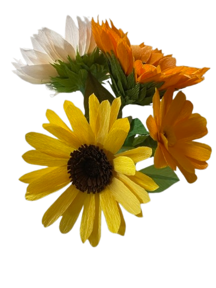 Gele, oranje en witte zonnebloemen van crêpepapier