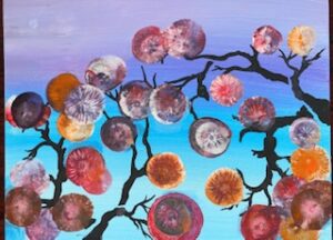 Abstract schilderij met ronde bloesemvormen in roze en paars langs zwarte takken op een turquoise vlak