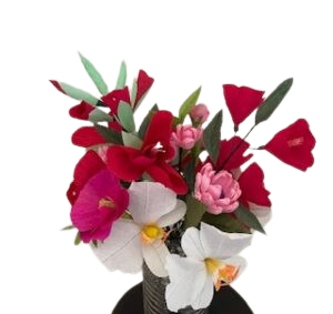 Vol boeket van crêpepapier met rode en witte bloemen