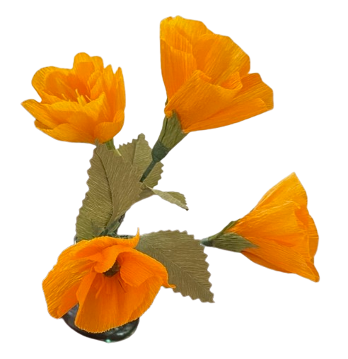 Tak met oranje bloemen van crêpepapier en groen blad