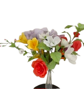 Boeket van crêpepapier met rode roos, lila en witte bloemen